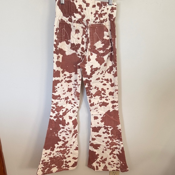 Show Me Your Mumu Cow Print Flare Pants XS Brown White Western Boho - Picture 5 of 5